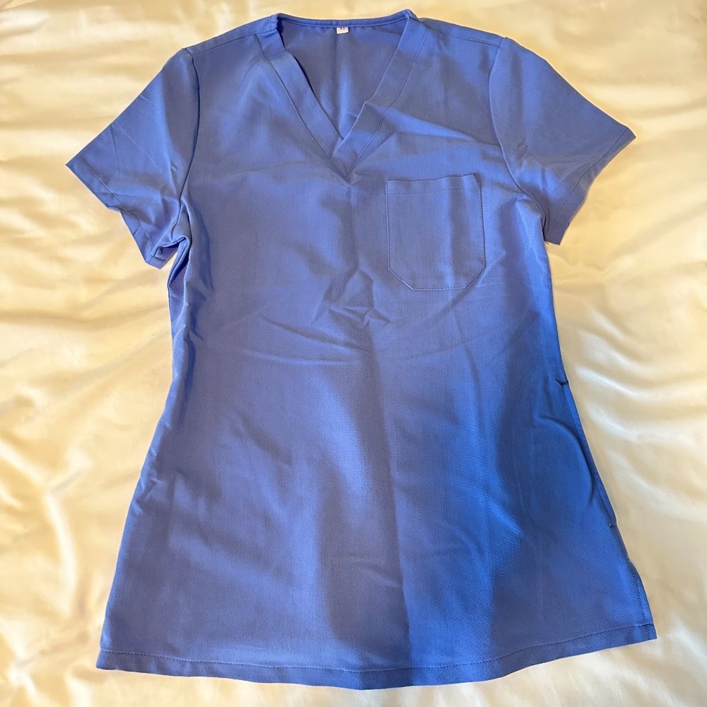 Scrub Top with 3 Pockets in Ceil Blue